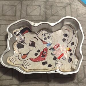 vintage 1996 Wilton Disney 101 Dalmatians aluminum cake pan